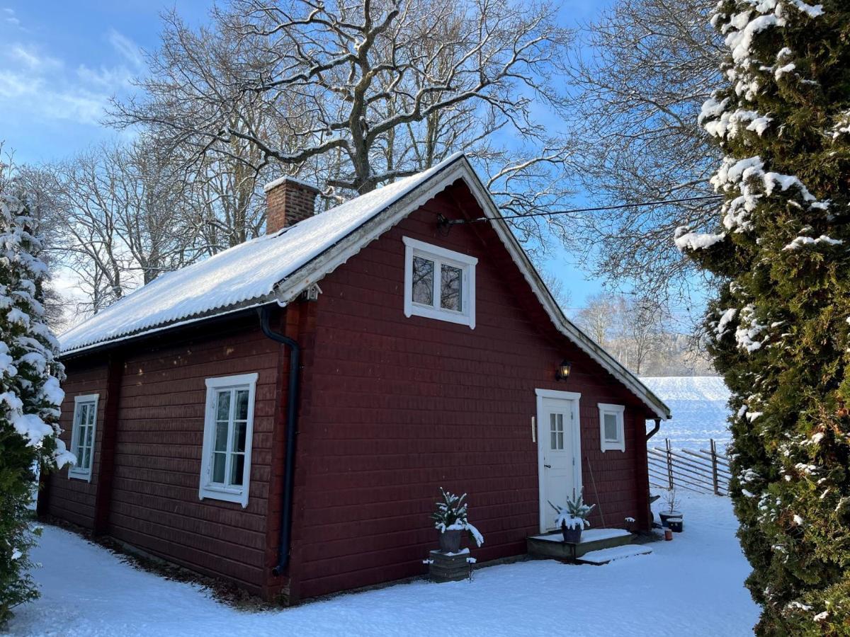 Naturskoent Boende Naera Skoevde ภายนอก รูปภาพ